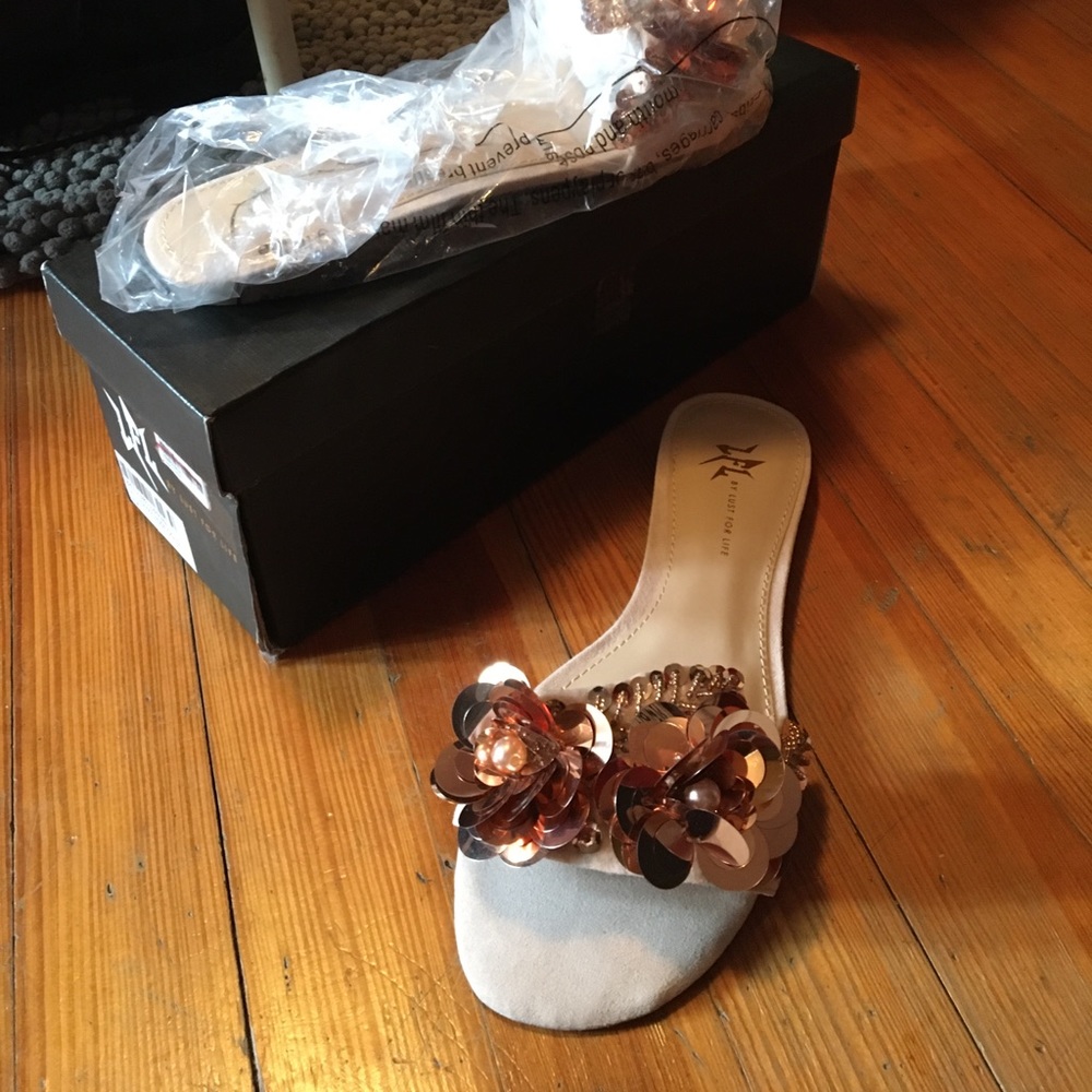 Brand New L-Dizzy Rose Gold sandal